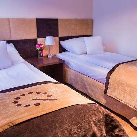 Boutique Hotel'S III Pilsudskiego Lodz  Ngoại thất bức ảnh
