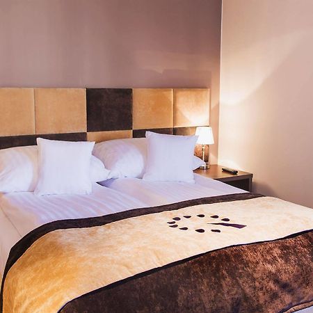 Boutique Hotel'S III Pilsudskiego Lodz  Ngoại thất bức ảnh