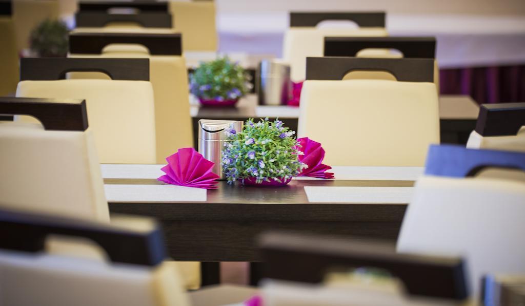 Boutique Hotel'S III Pilsudskiego Lodz  Ngoại thất bức ảnh