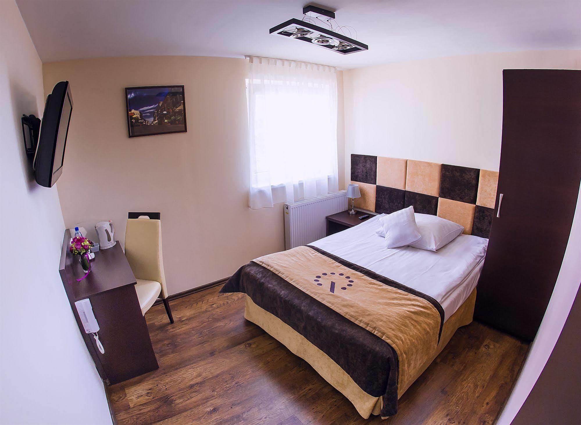 Boutique Hotel'S III Pilsudskiego Lodz  Ngoại thất bức ảnh