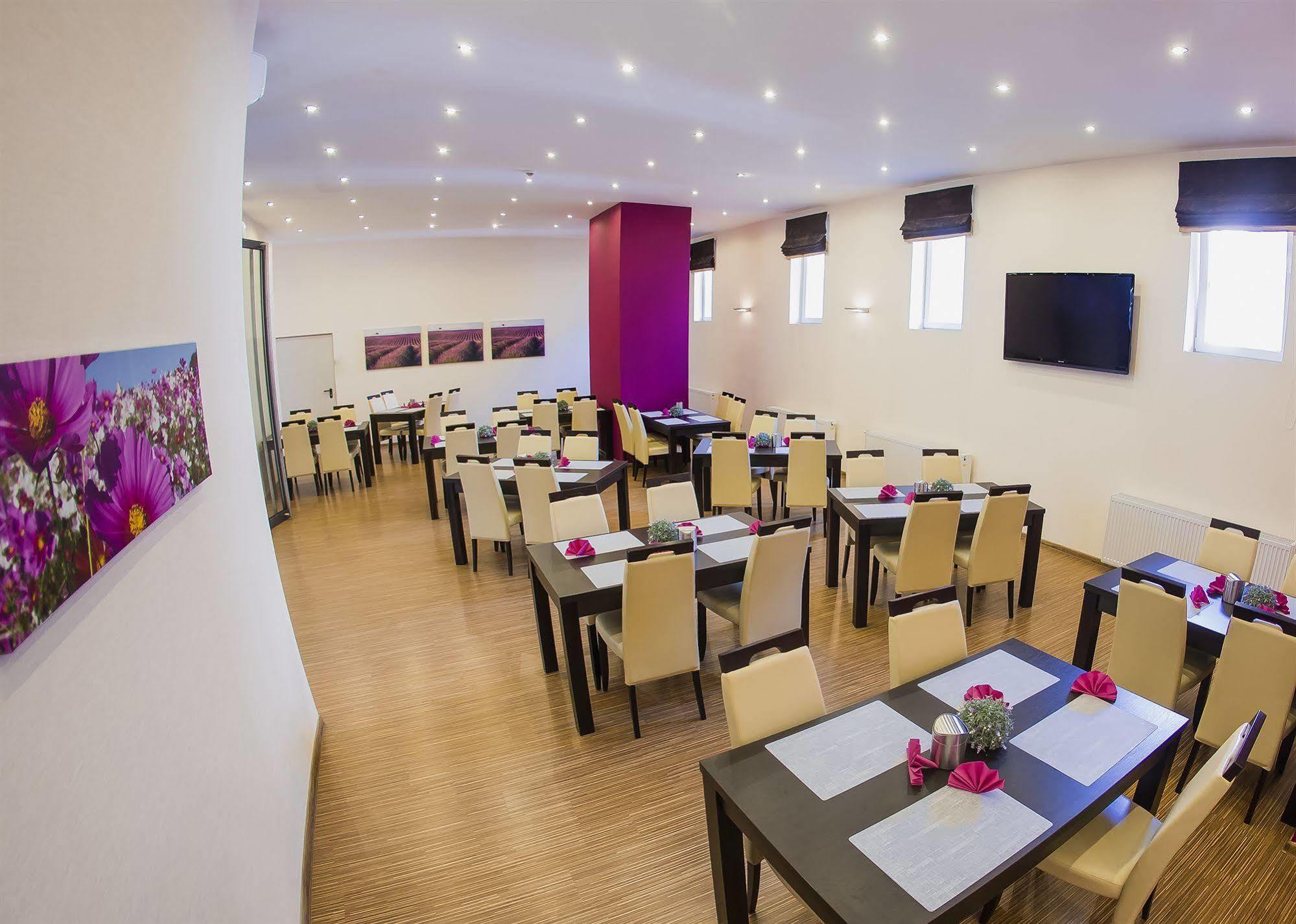 Boutique Hotel'S III Pilsudskiego Lodz  Ngoại thất bức ảnh
